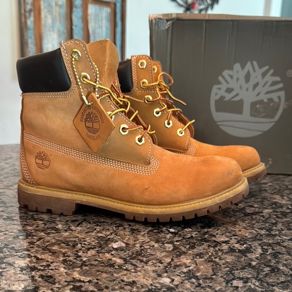 Timberland premium 6 inch waterproof Boots with wheat Nubuck Leather 9 - Picture 1 of 14